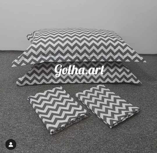 قیمت به صورت یک جفت روبالشتی است .